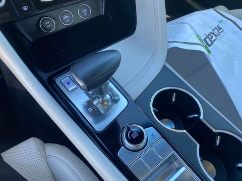 Used 2025 Genesis G70 2.5T image 43