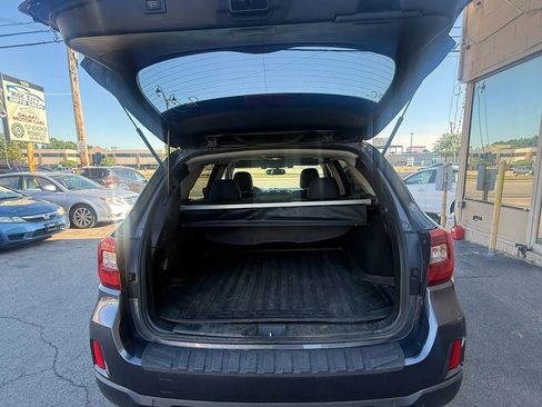 Used 2016 Subaru Outback 2.5i Limited AWD/4WD image 8