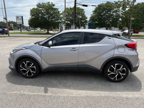 Used 2019 Toyota C-HR XLE FWD image 7