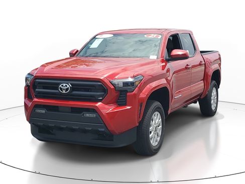 Certified 2025 Toyota Tacoma SR5 AWD/4WD image 3