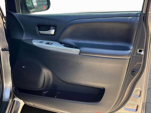 Certified 2020 Toyota Sienna SE Premium image 21