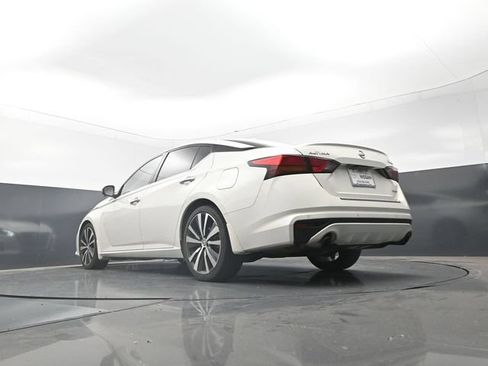 Used 2020 Nissan Altima 2.0 Platinum FWD image 23