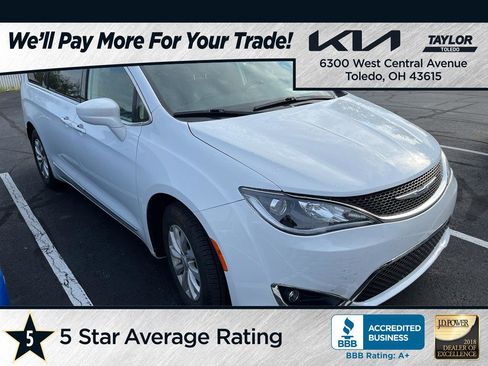 Used 2019 Chrysler Pacifica Touring-L FWD image 1