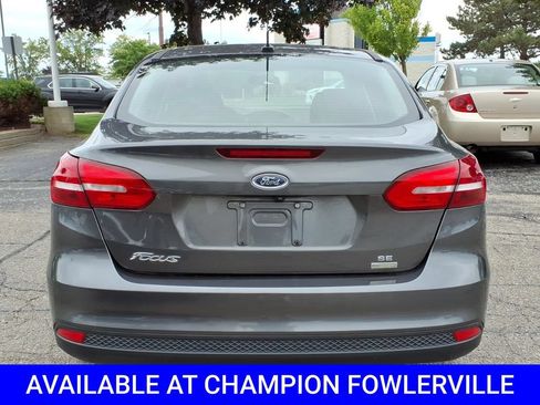 Used 2018 Ford Focus SE w/ SE Appearance Package FWD image 6