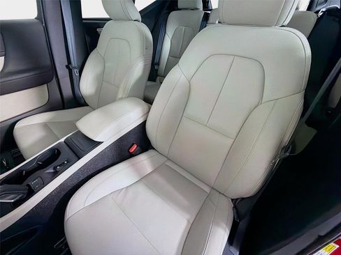 Used 2021 Volvo XC40 T5 Momentum w/ Premium Package AWD/4WD image 12