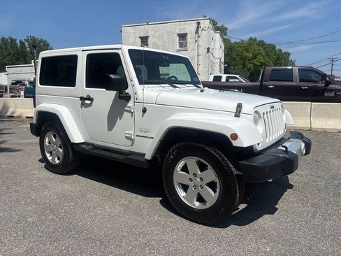 Used 2012 Jeep Wrangler Sahara w/ Connectivity Group AWD/4WD image 7