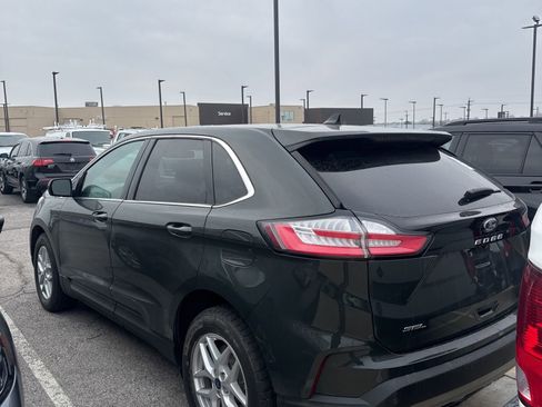 Used 2022 Ford Edge SEL w/ Convenience Package image 4