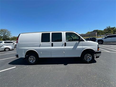 Used 2022 GMC Savana 2500 w/ Driver Convenience Package image 3