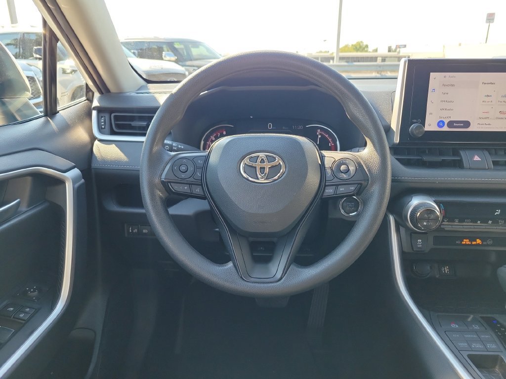 Used 2025 Toyota RAV4 XLE AWD/4WD image 12