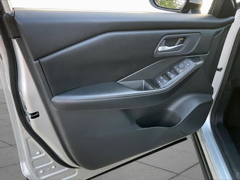 Used 2025 Nissan Rogue SV AWD/4WD image 21