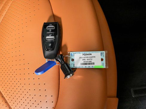Used 2021 Aston Martin DBX AWD/4WD image 26