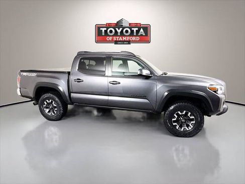 Certified 2022 Toyota Tacoma TRD Off-Road w/ Black Out Package (TMS) AWD/4WD image 8