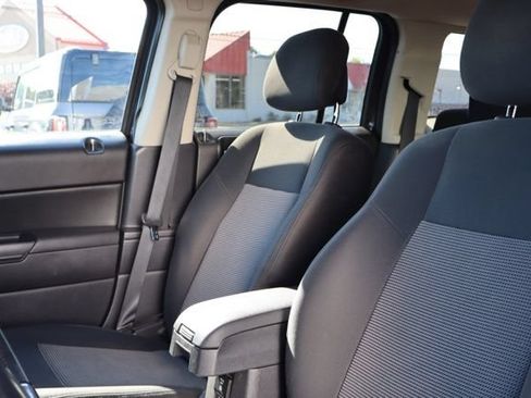 Used 2014 Jeep Patriot Latitude w/ Sun/Sound Group AWD/4WD image 14