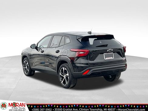 Certified 2024 Chevrolet Trax RS w/ Driver Confidence Package image 4