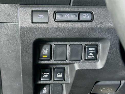 Used 2024 Nissan Frontier SL w/ Technology Package image 17