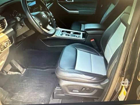 Used 2024 Ford Explorer XLT w/ Equipment Group 202A AWD/4WD image 4