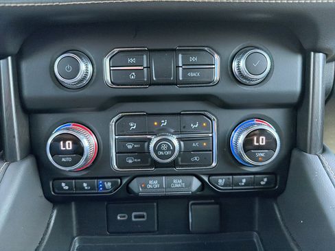 Used 2022 GMC Yukon AT4 w/ AT4 Premium Plus Package AWD/4WD image 21