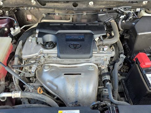 Used 2018 Toyota RAV4 LE image 25