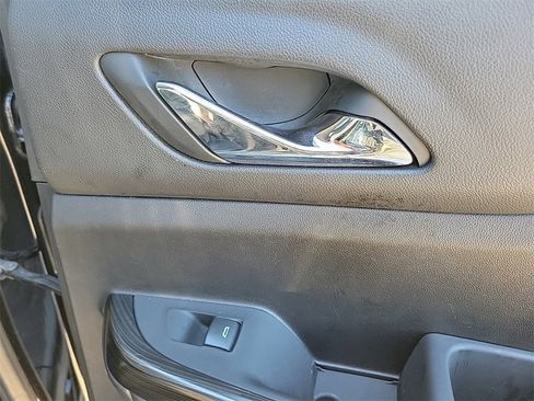 Used 2023 GMC Acadia SLT image 15