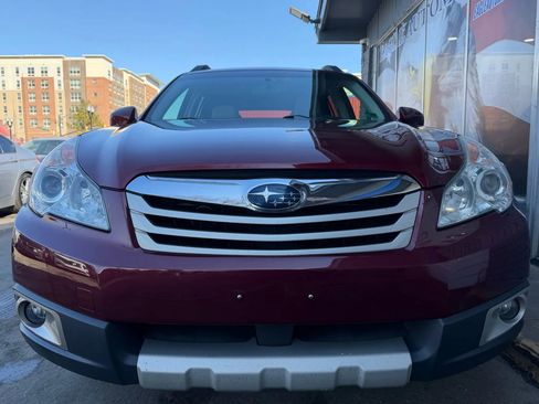 Used 2011 Subaru Outback 2.5i Limited image 8