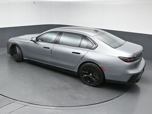 Used 2023 BMW i7 xDrive60 image 27