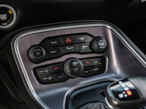 Used 2018 Dodge Challenger R/T image 25