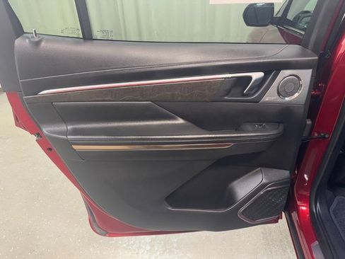 Used 2025 Buick Enclave Avenir w/ Super Cruise Package image 28