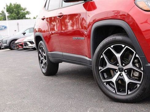 Used 2025 Jeep Compass Limited AWD/4WD image 3