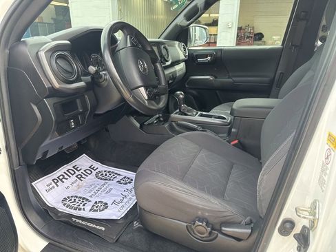 Used 2017 Toyota Tacoma TRD Off-Road w/ Tow Package image 19