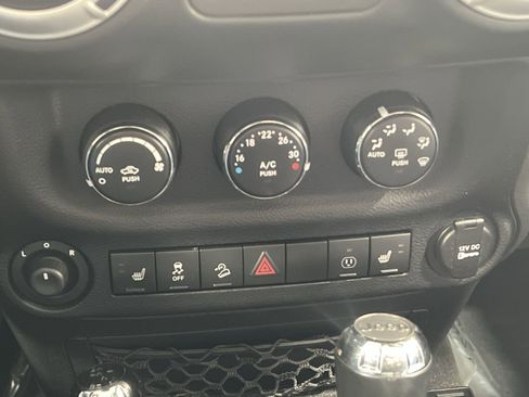 Used 2014 Jeep Wrangler Unlimited Sahara w/ Connectivity Group image 18