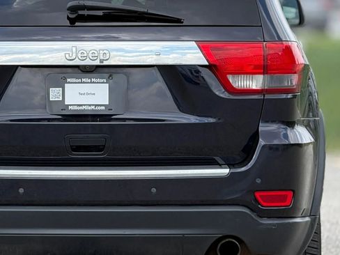 Used 2011 Jeep Grand Cherokee Limited w/ Luxury Group II image 14