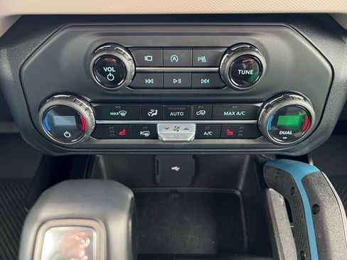 Used 2023 Ford Bronco Wildtrak image 27