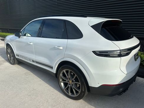 Used 2023 Porsche Cayenne Platinum Edition AWD/4WD image 3