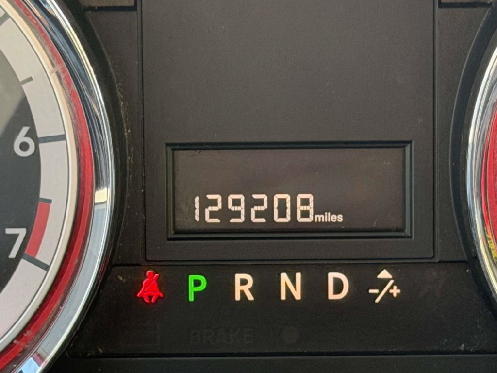 Used 2016 Dodge Grand Caravan SXT w/ UConnect Hands-Free Group FWD image 9