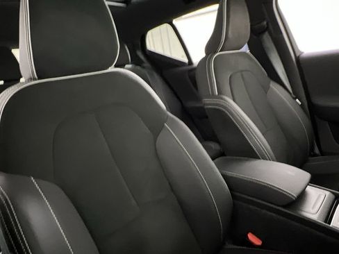 Certified 2025 Volvo XC40 B5 Plus image 26