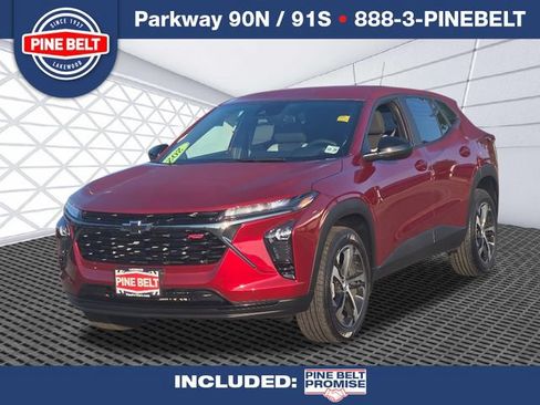 Certified 2025 Chevrolet Trax RS w/ Driver Confidence Package FWD image 1
