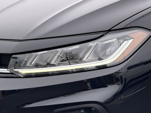 Used 2025 Volkswagen Jetta Sport image 6