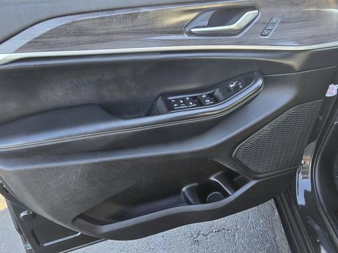 Used 2023 Jeep Grand Cherokee L Limited image 22