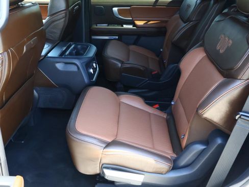 Used 2025 Ford Expedition King Ranch AWD/4WD image 23