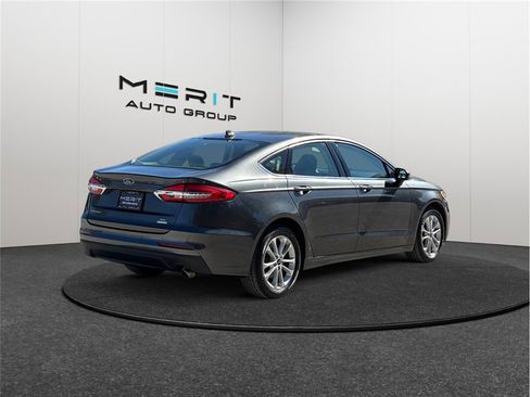 Used 2020 Ford Fusion SE image 9