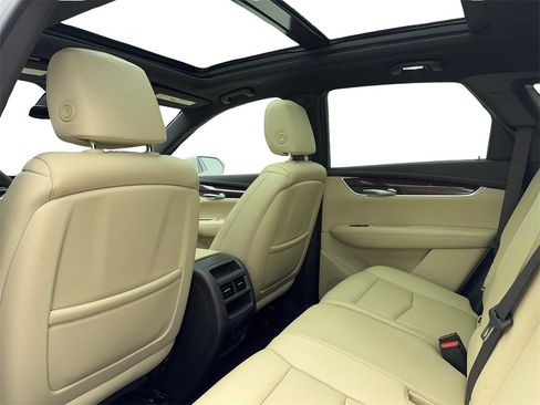 Used 2018 Cadillac XT5 Luxury w/ Driver Awareness Package image 34