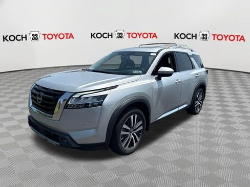 Used 2022 Nissan Pathfinder Platinum w/ Cargo Package AWD/4WD image 3