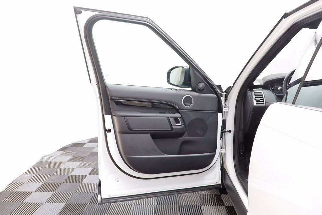 Used 2023 Land Rover Discovery HSE R-Dynamic AWD/4WD image 5