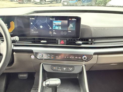Used 2026 Kia Carnival FWD image 17