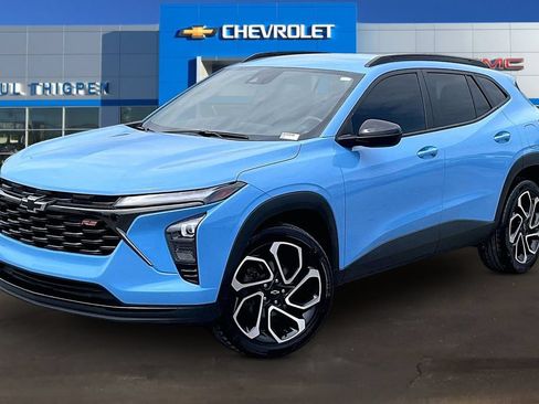 Used 2024 Chevrolet Trax RS w/ Driver Confidence Package FWD image 3