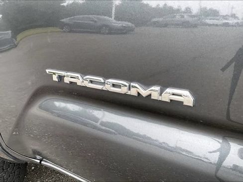 Used 2019 Toyota Tacoma SR5 AWD/4WD image 21