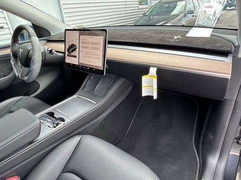 Used 2024 Tesla Model Y 2WD image 36