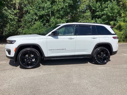 Used 2025 Jeep Grand Cherokee Limited w/ Luxury Tech Group II AWD/4WD image 7