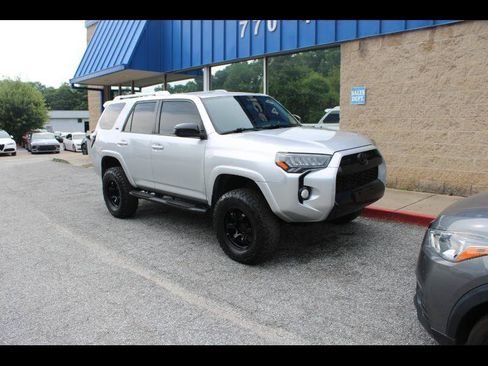 Used 2018 Toyota 4Runner SR5 RWD image 1