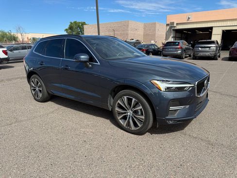 Used 2022 Volvo XC60 B5 Momentum w/ Advanced Package AWD/4WD image 3